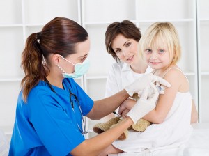 El fisioterapeuta infantil está especializado en el diagnóstico, pediatría, tratamiento y cuidado de los recién nacidos, niños y adolescentes